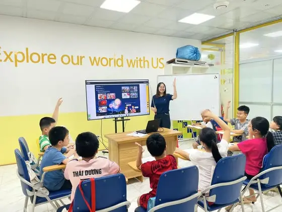 Giờ học với bảng tương tác tại Clever Junior